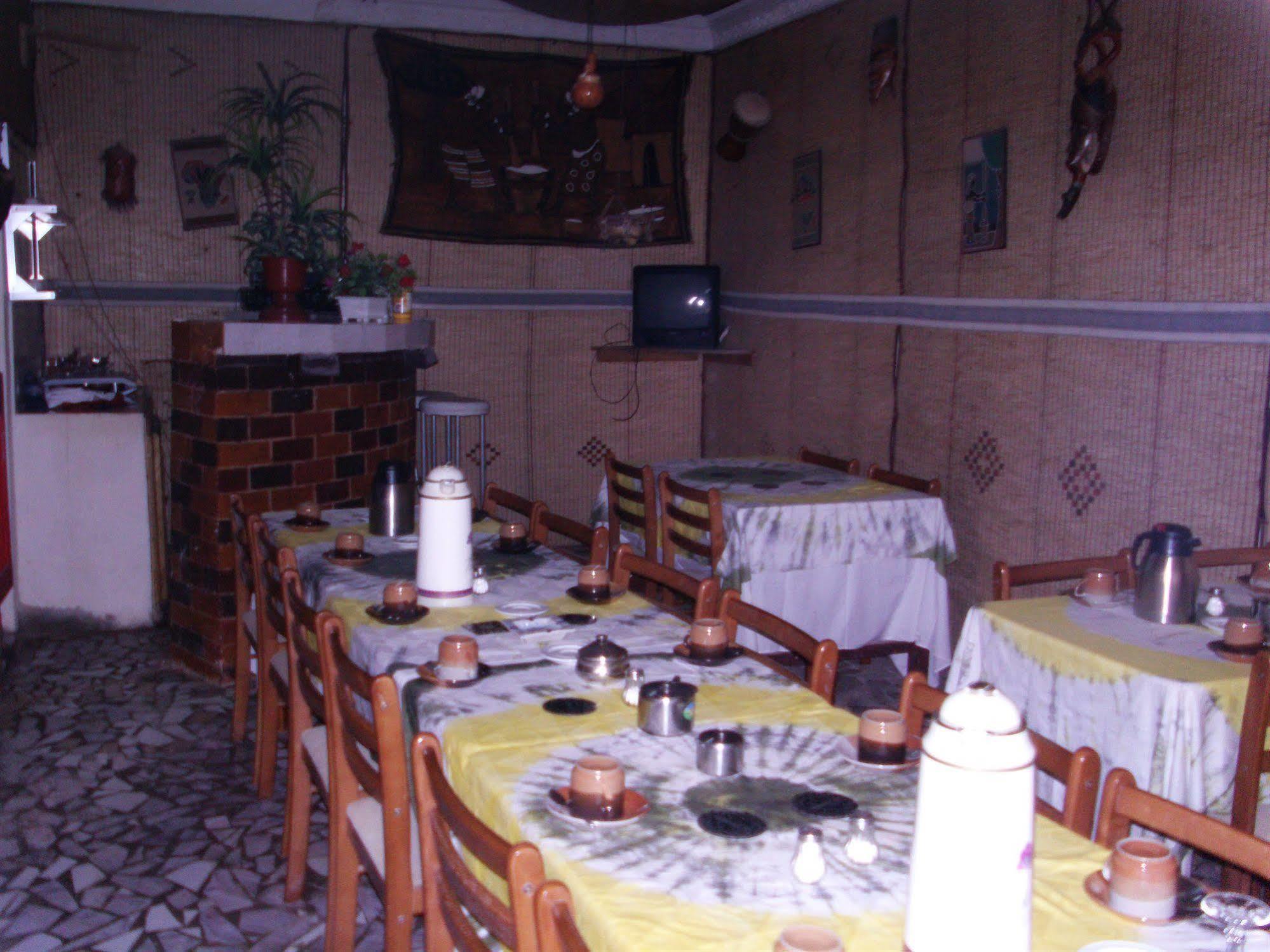 Ikrama - Hostel Nouakchott Buitenkant foto