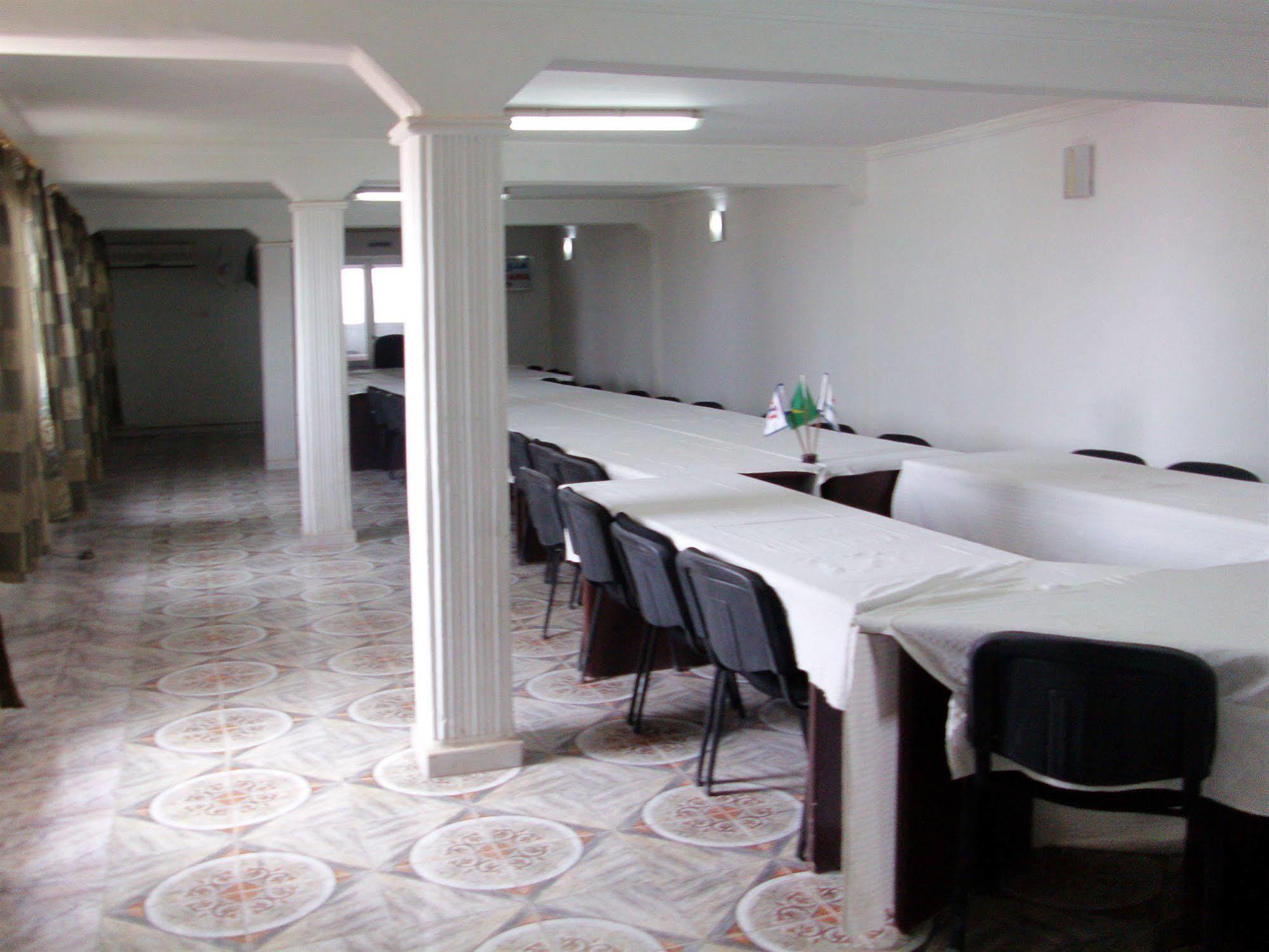 Ikrama - Hostel Nouakchott Buitenkant foto